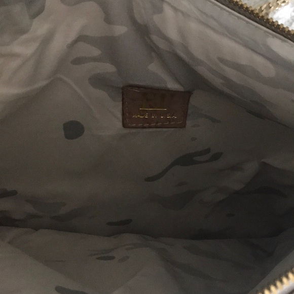 LT Holographic cross body bag - Picture 3 of 4